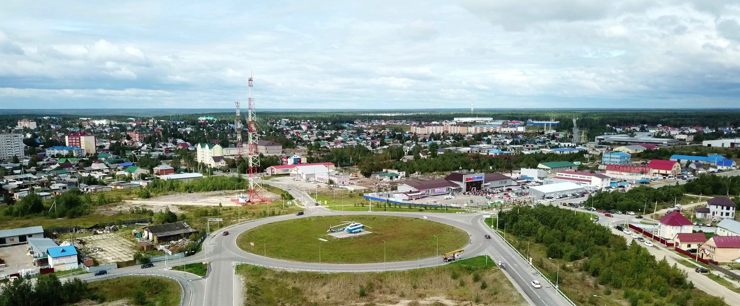 Югорск с высоты: кольцевая развязка и торговый комплекс «Кольцо»